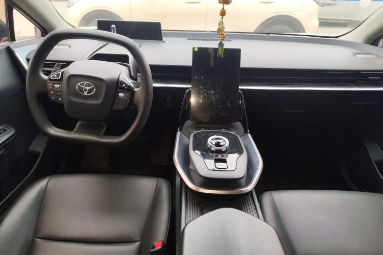 Used Toyota bZ3 2023 517 km Elite PRO Center Console