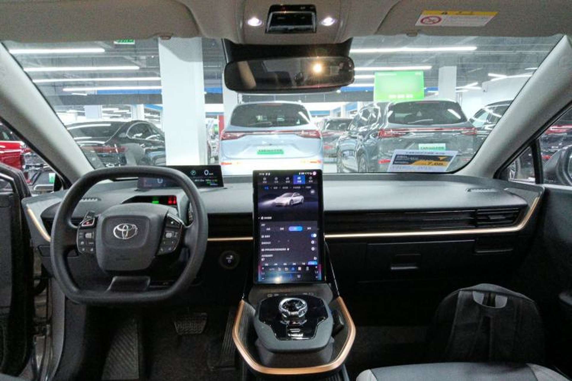 Used Toyota bZ3 2023 517 km Elite PRO Center Console