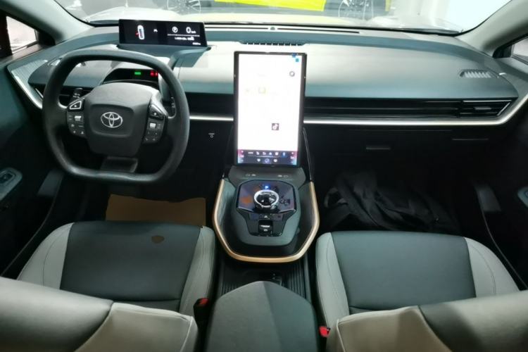Used Toyota bZ3 2023 517 km Elite PRO Center Console