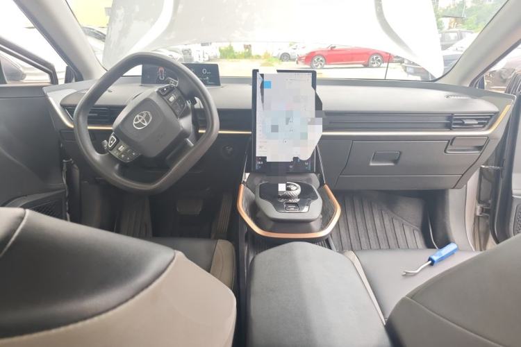 Used Toyota bZ3 2023 517 km Elite PRO Center Console