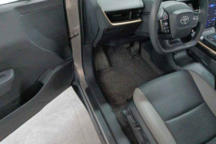 Used Toyota bZ3 2023 517 km Elite PRO Driver Seat