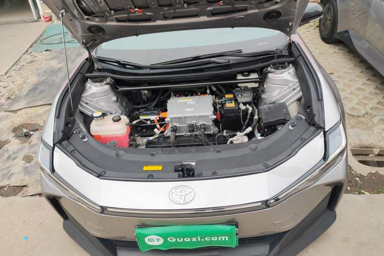 Used Toyota bZ3 2023 517 km Elite PRO Engine Bay