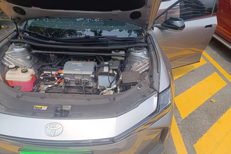 Used Toyota bZ3 2023 517 km Elite PRO Engine Bay Left