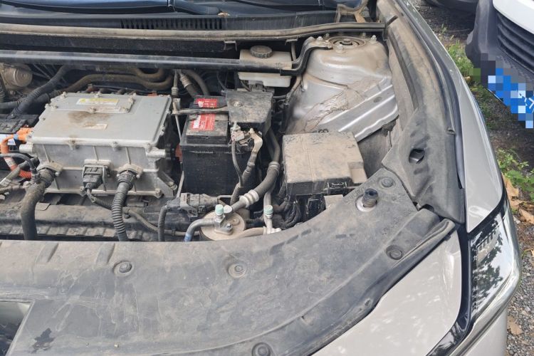 Used Toyota bZ3 2023 517 km Elite PRO Engine Bay Left