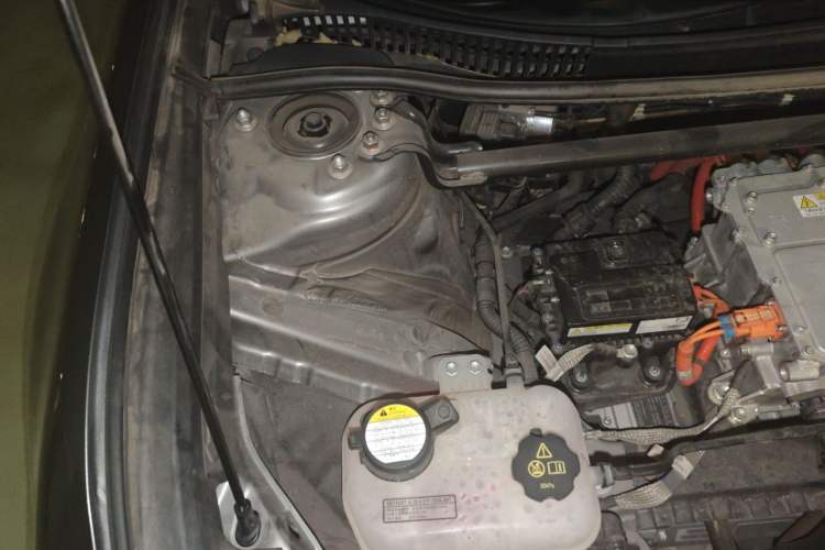 Used Toyota bZ3 2023 517 km Elite PRO Engine Bay Right