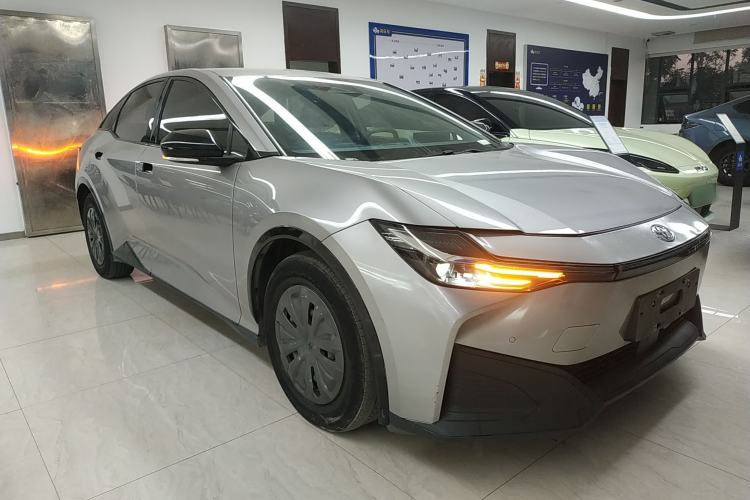 Used Toyota bZ3 2023 517 km Elite PRO Front Right 45 Deg