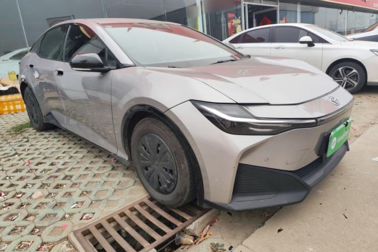 Used Toyota bZ3 2023 517 km Elite PRO Front Right 45 Deg