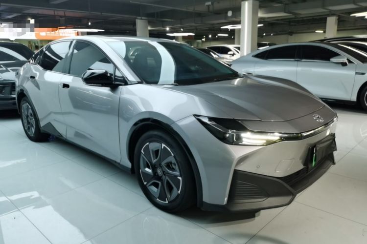Used Toyota bZ3 2023 517 km Elite PRO Front Right 45 Deg