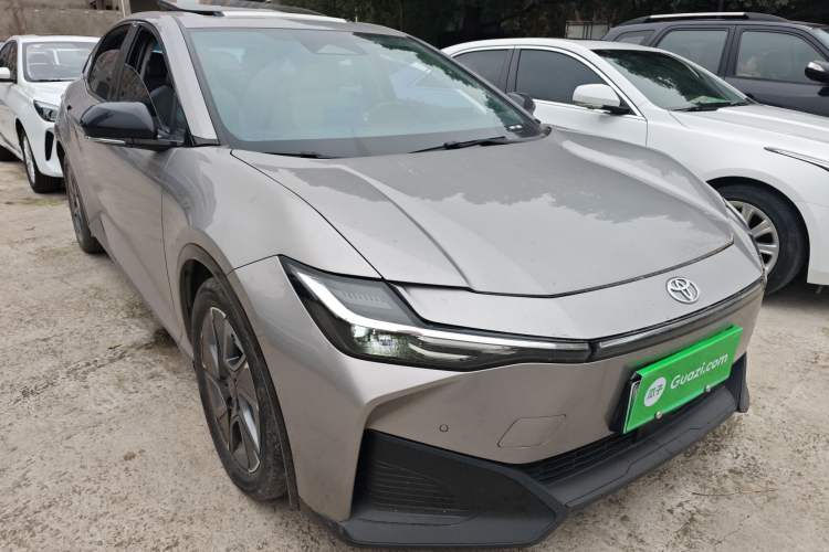 Used Toyota bZ3 2023 517 km Elite PRO Front Right 45 Deg