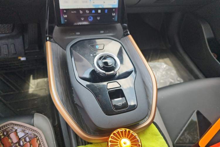 Used Toyota bZ3 2023 616 km Long-Range PRO Gear Lever