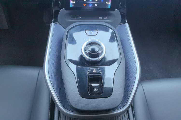 Used Toyota bZ3 2023 517 km Elite PRO Gear Lever
