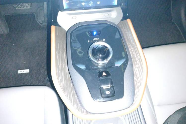 Used Toyota bZ3 2023 517 km Elite PRO Gear Lever