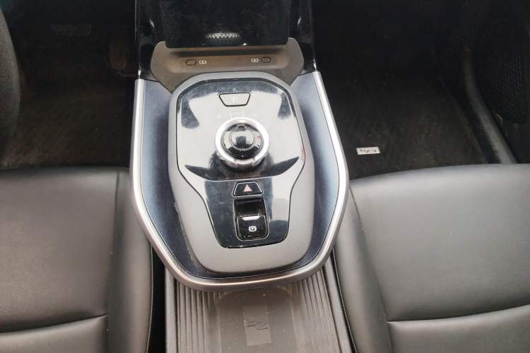 Used Toyota bZ3 2023 517 km Elite PRO Gear Lever
