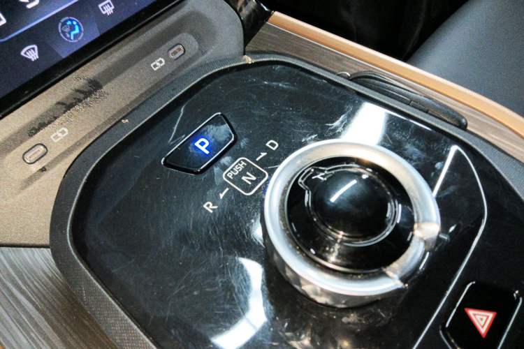 Used Toyota bZ3 2023 517 km Elite PRO Gear Lever