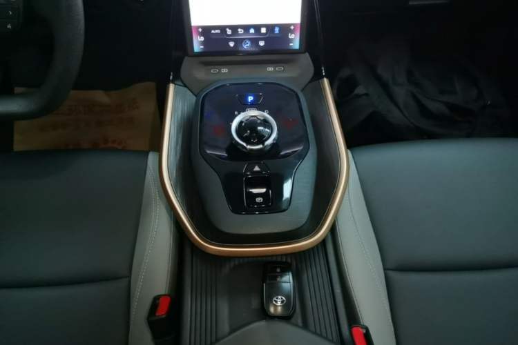 Used Toyota bZ3 2023 517 km Elite PRO Gear Lever