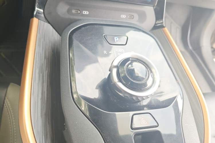 Used Toyota bZ3 2023 517 km Elite PRO Gear Lever