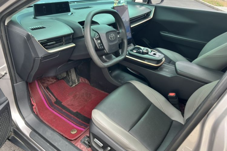 Used Toyota bZ3 2023 616 km Long-Range PRO Interior 2