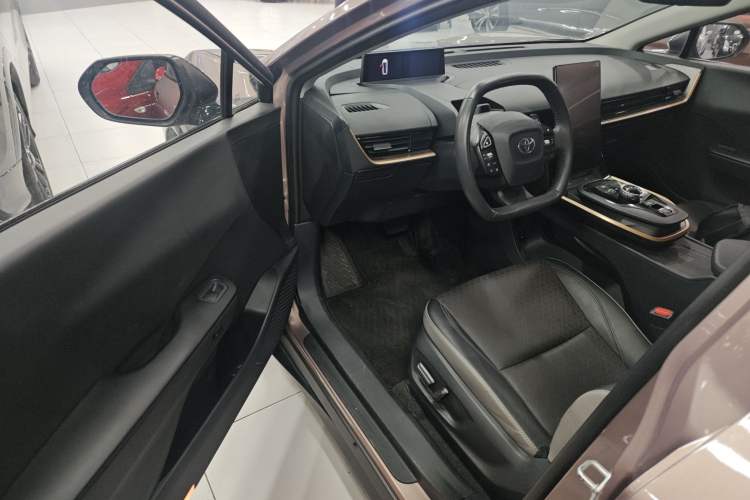 Used Toyota bZ3 2023 616 km Long-Range Premium Interior 3