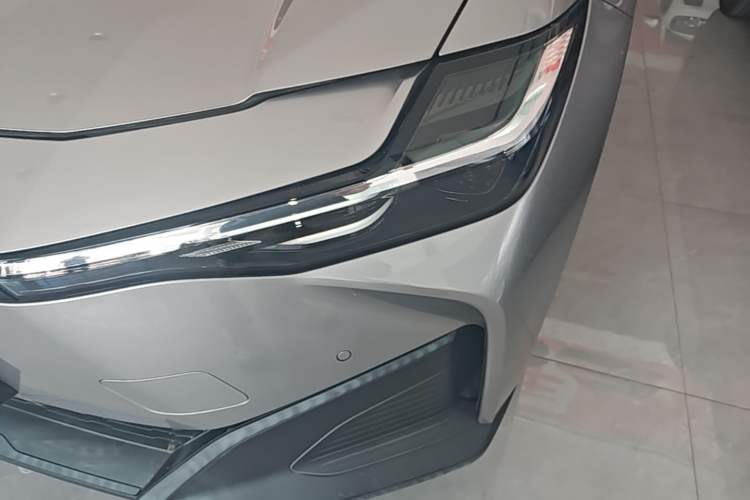 Used Toyota bZ3 2023 517 km Elite PRO Left Front Headlight