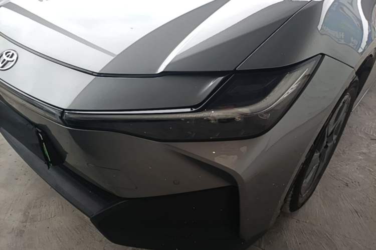 Used Toyota bZ3 2023 616 km Long-Range PRO Left Front Headlight