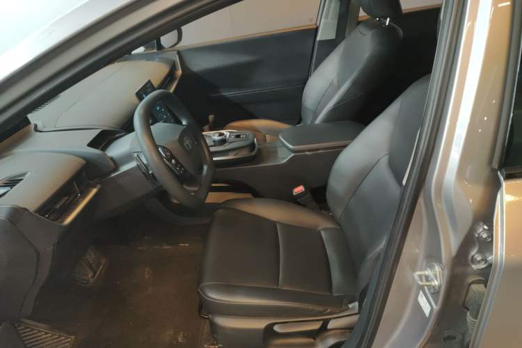 Used Toyota bZ3 2023 517 km Elite PRO Left Front Seat