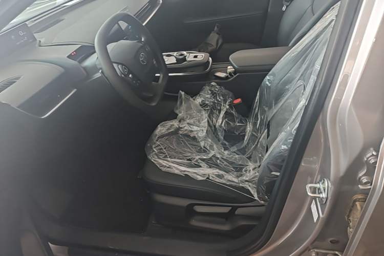 Used Toyota bZ3 2023 517 km Elite PRO Left Front Seat