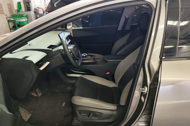 Used Toyota bZ3 2023 616 km Long-Range PRO Left Front Seat