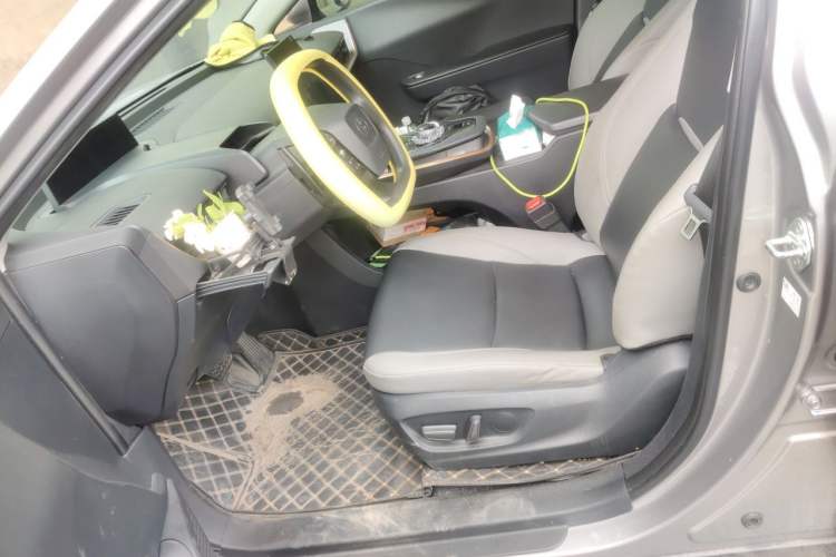 Used Toyota bZ3 2023 517 km Elite PRO Left Front Seat