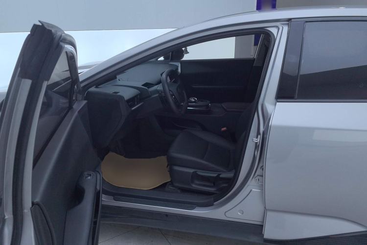 Used Toyota bZ3 2023 517 km Elite PRO Left Front Seat
