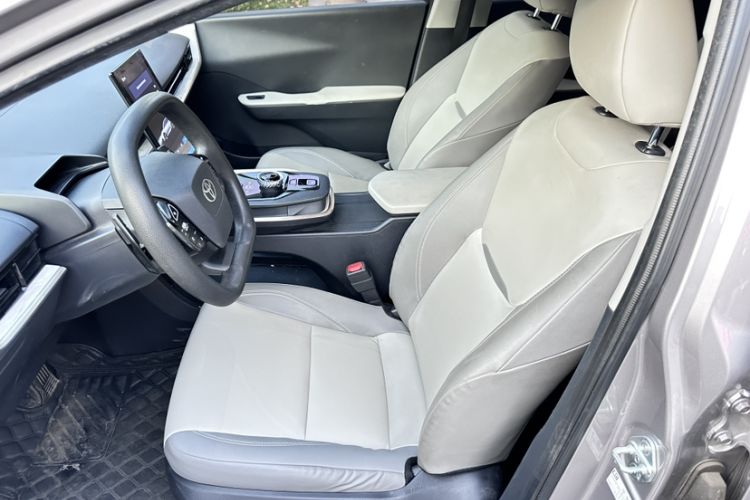 Used Toyota bZ3 2023 517 km Elite PRO Left Front Seat