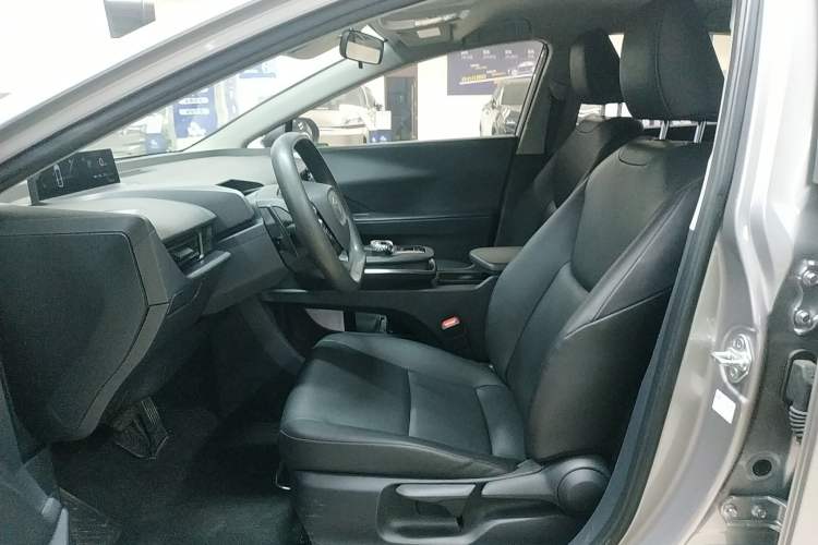 Used Toyota bZ3 2023 517 km Elite PRO Left Front Seat