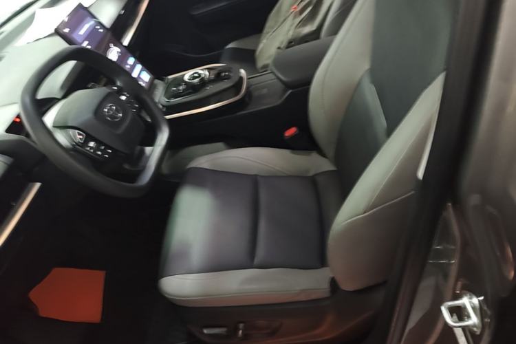 Used Toyota bZ3 2023 616 km Long-Range PRO Left Front Seat