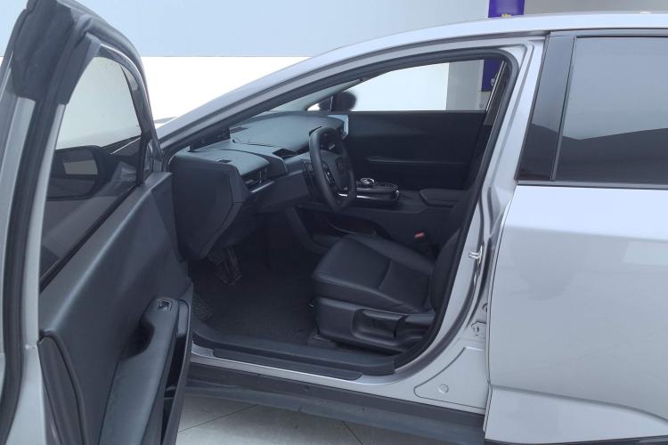 Used Toyota bZ3 2023 517 km Elite PRO Left Front Seat