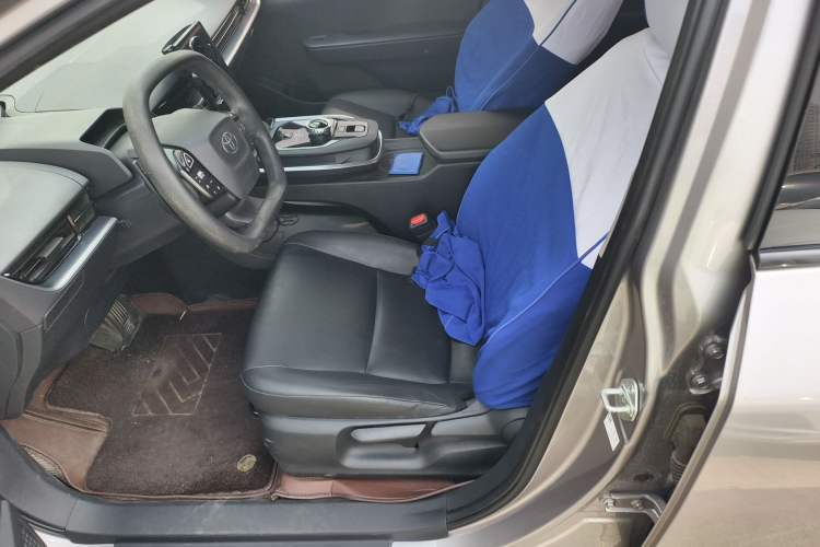 Used Toyota bZ3 2023 517 km Elite PRO Left Front Seat
