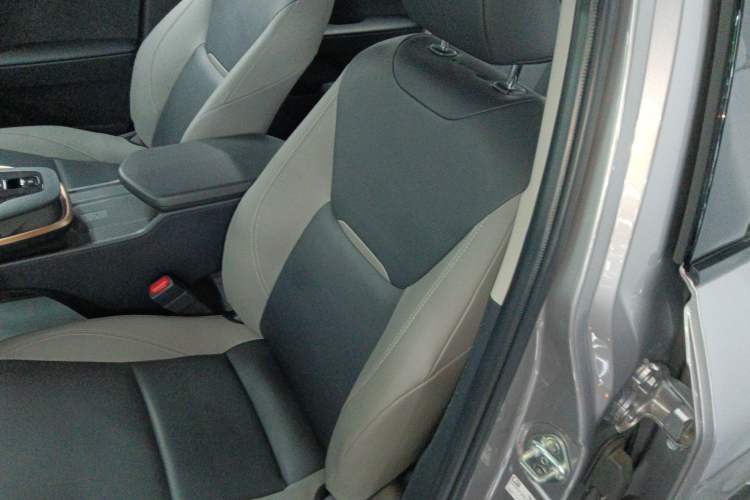 Used Toyota bZ3 2023 517 km Elite PRO Left Front Seat