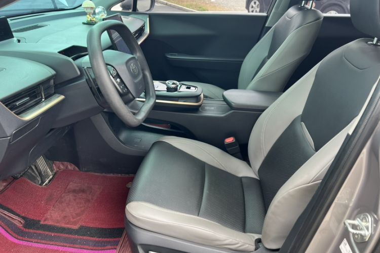 Used Toyota bZ3 2023 616 km Long-Range PRO Left Front Seat