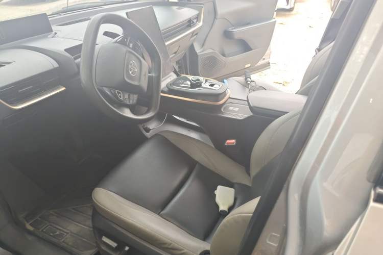 Used Toyota bZ3 2023 517 km Elite PRO Left Front Seat