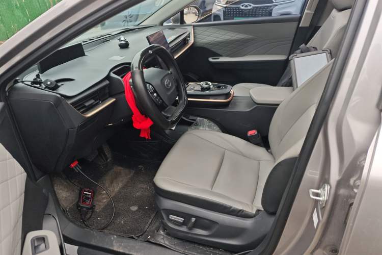 Used Toyota bZ3 2023 517 km Elite PRO Left Front Seat