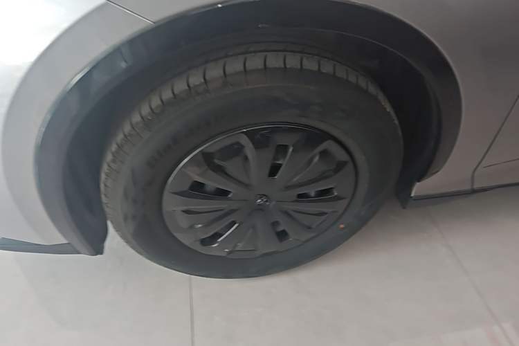 Used Toyota bZ3 2023 517 km Elite PRO Left Front Wheel Hub