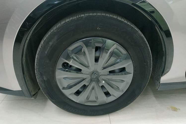 Used Toyota bZ3 2023 517 km Elite PRO Left Front Wheel Hub