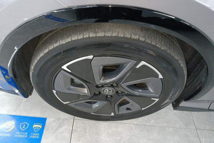Used Toyota bZ3 2023 517 km Elite PRO Left Front Wheel Hub