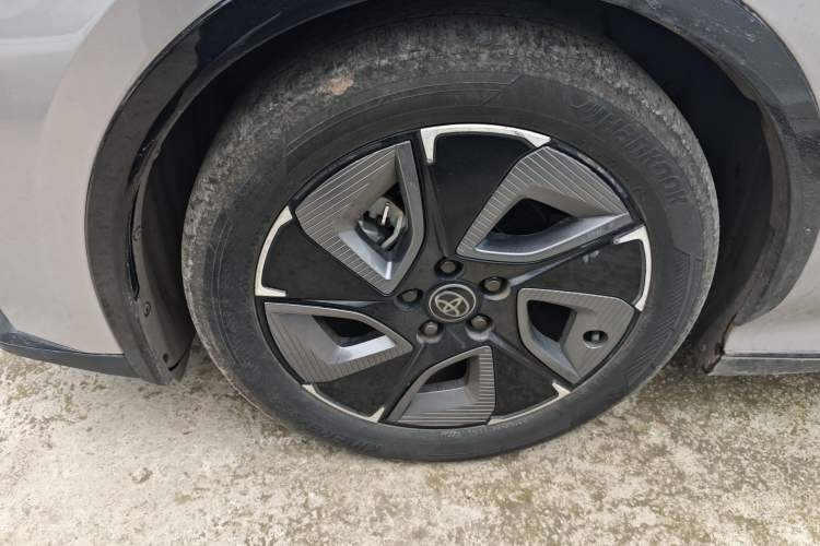 Used Toyota bZ3 2023 517 km Elite PRO Left Front Wheel Hub