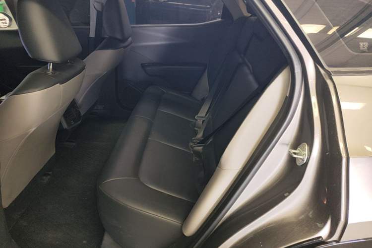 Used Toyota bZ3 2023 616 km Long-Range PRO Left Rear Seat