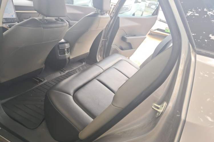 Used Toyota bZ3 2023 517 km Elite PRO Left Rear Seat