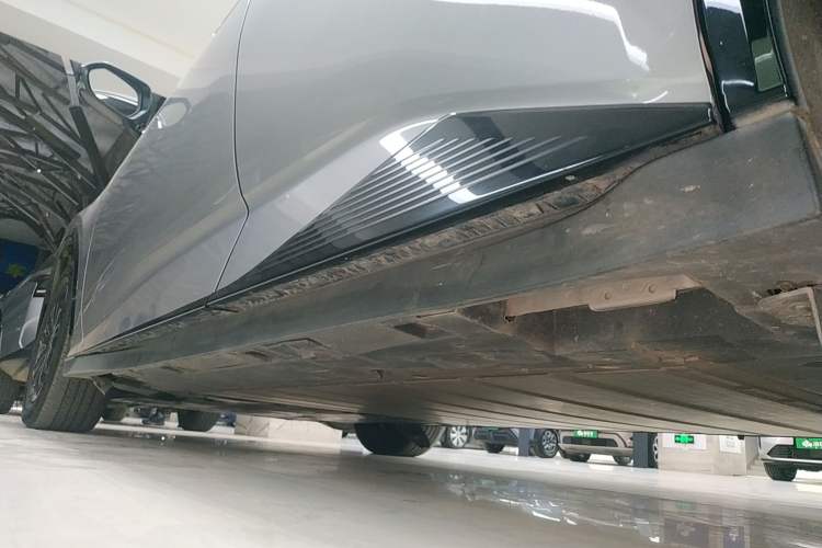 Used Toyota bZ3 2023 517 km Elite PRO Left Side Sill