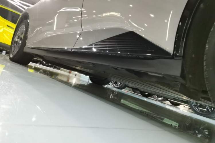 Used Toyota bZ3 2023 517 km Elite PRO Left Side Sill