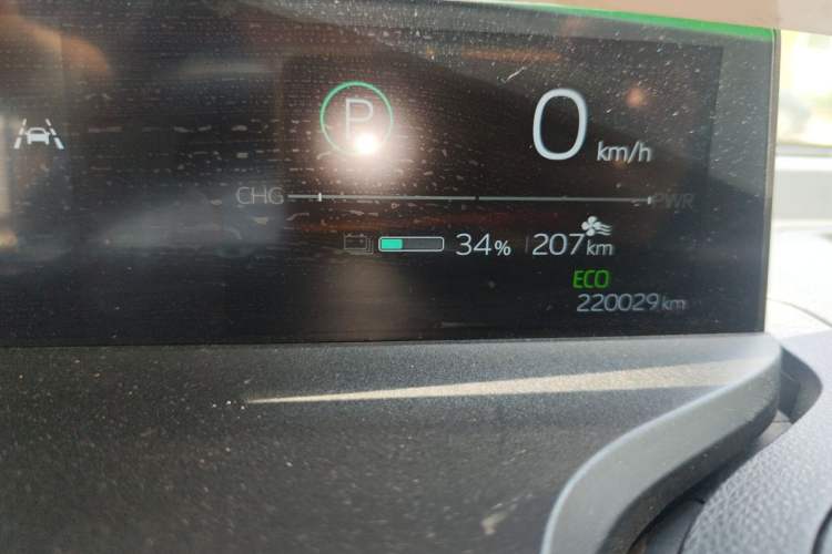 Used Toyota bZ3 2023 616 km Long-Range PRO Odometer Close Up