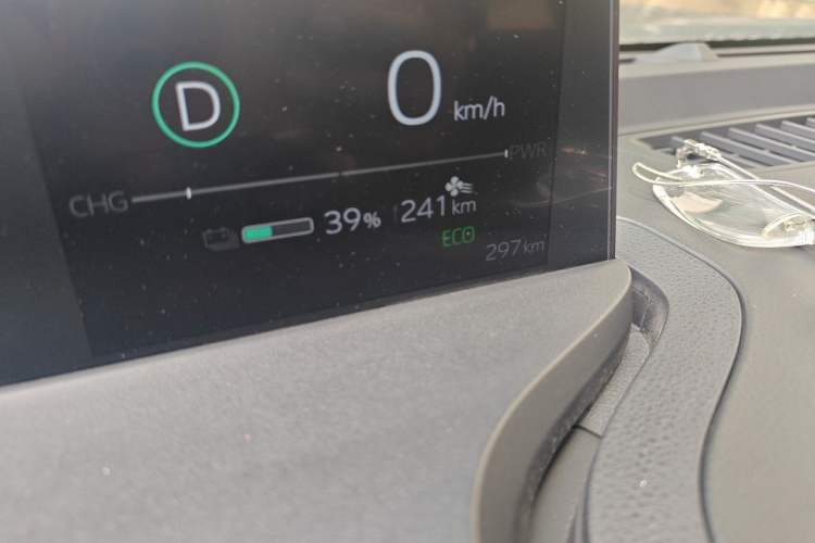 Used Toyota bZ3 2023 616 km Long-Range PRO Odometer Close Up