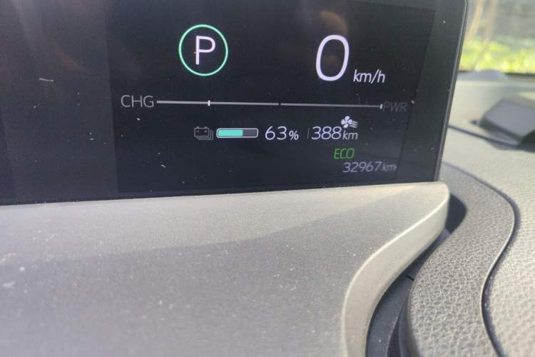 Used Toyota bZ3 2023 616 km Long-Range PRO Odometer Close Up
