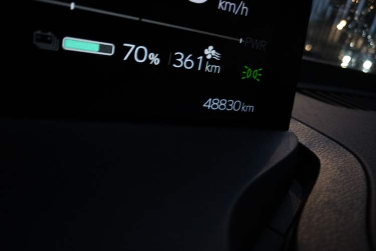 Used Toyota bZ3 2023 517 km Elite PRO Odometer Close Up